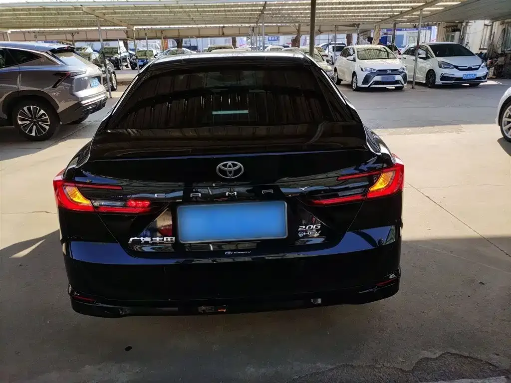 Toyota Camry — фото 9