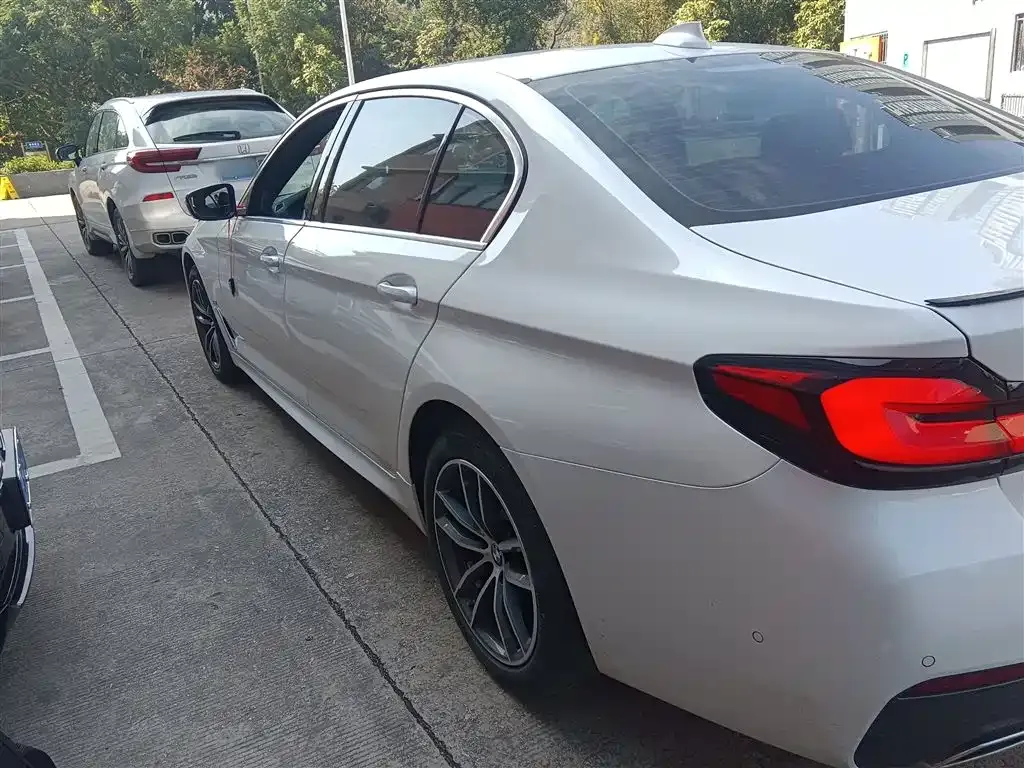 BMW 5 Series — фото 10