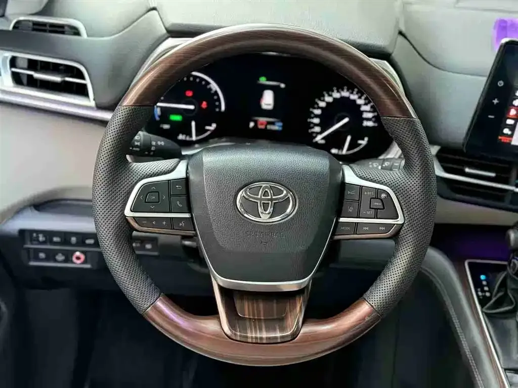 Toyota Sienna — фото 3