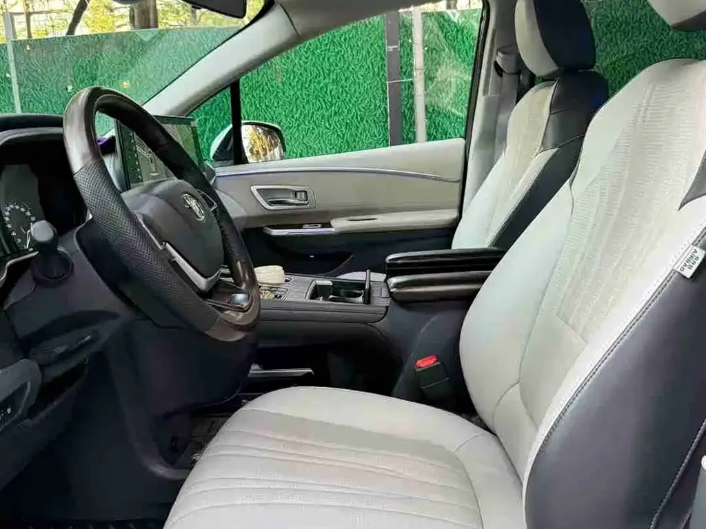Toyota Sienna — фото 2