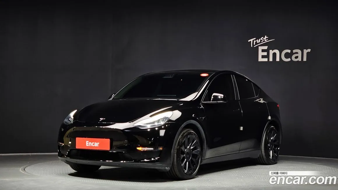 Tesla Model Y — фото 1