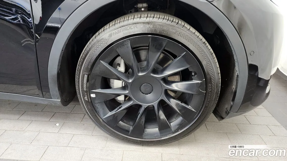 Tesla Model Y — фото 9