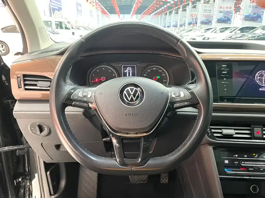 Volkswagen Tharu — фото 5