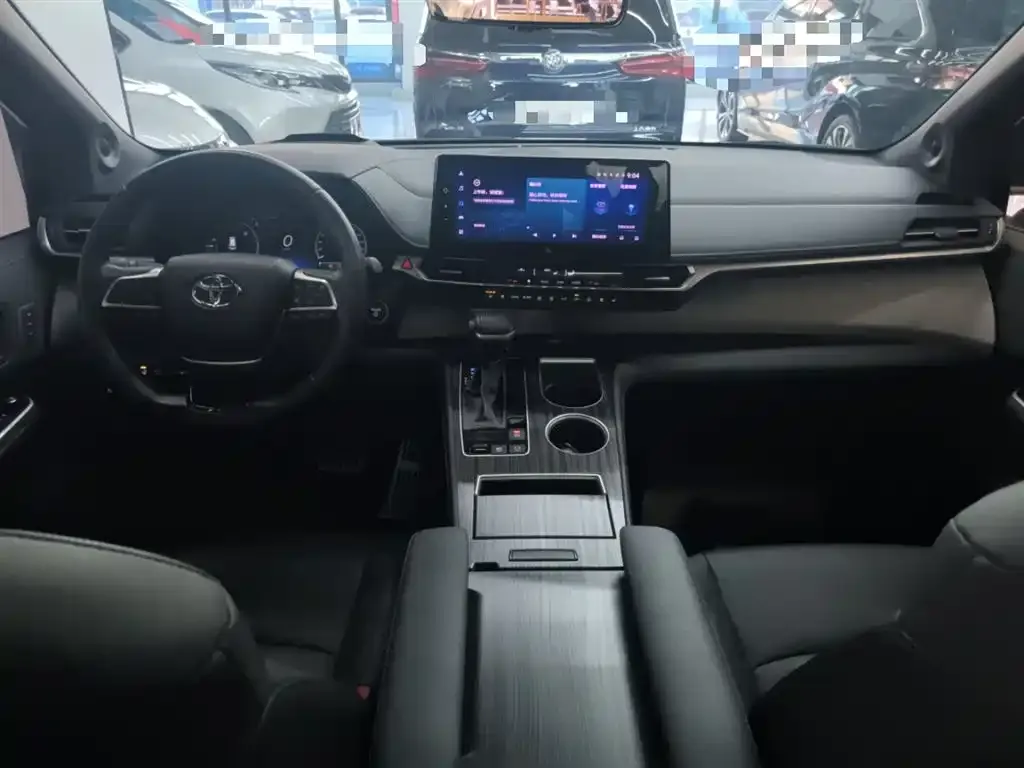 Toyota Granvia 2024 из CN, фото 6