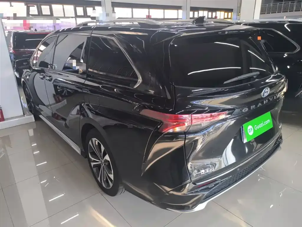 Toyota Granvia 2024 из CN, фото 4