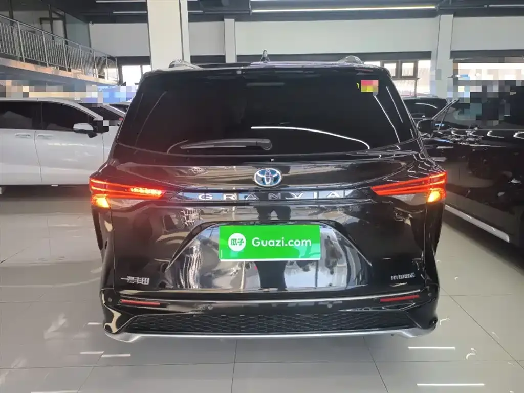 Toyota Granvia 2024 из CN, фото 2