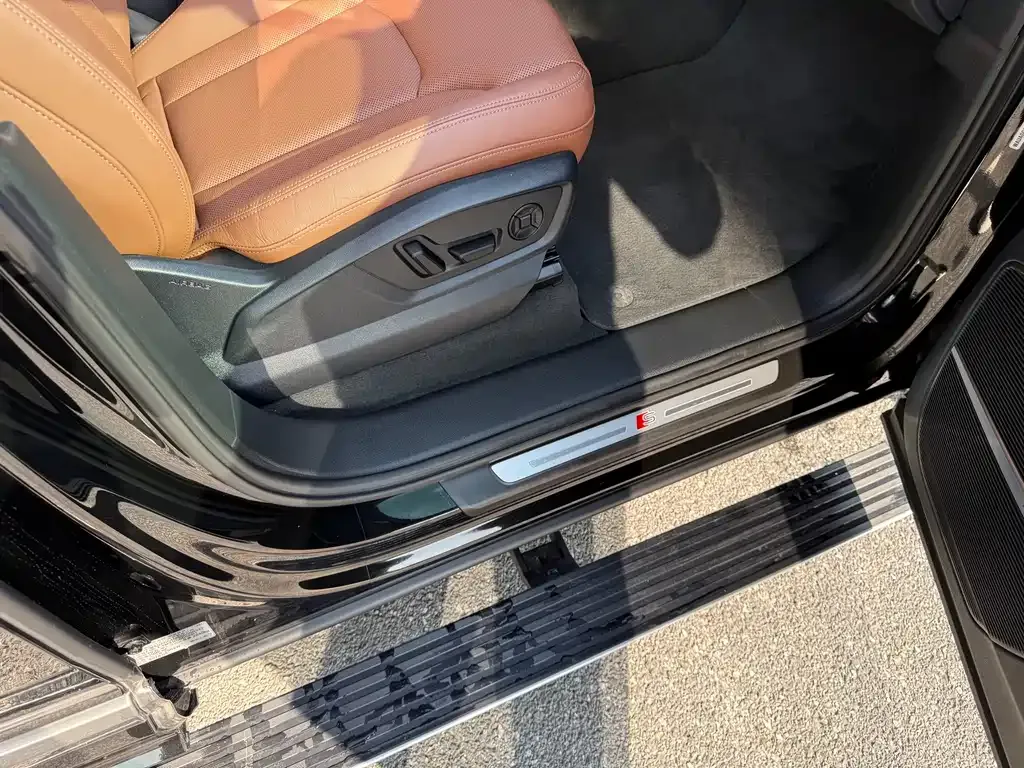 Audi Q7 2025 из CN, фото 8