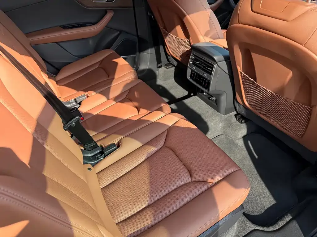 Audi Q7 2025 из CN, фото 2