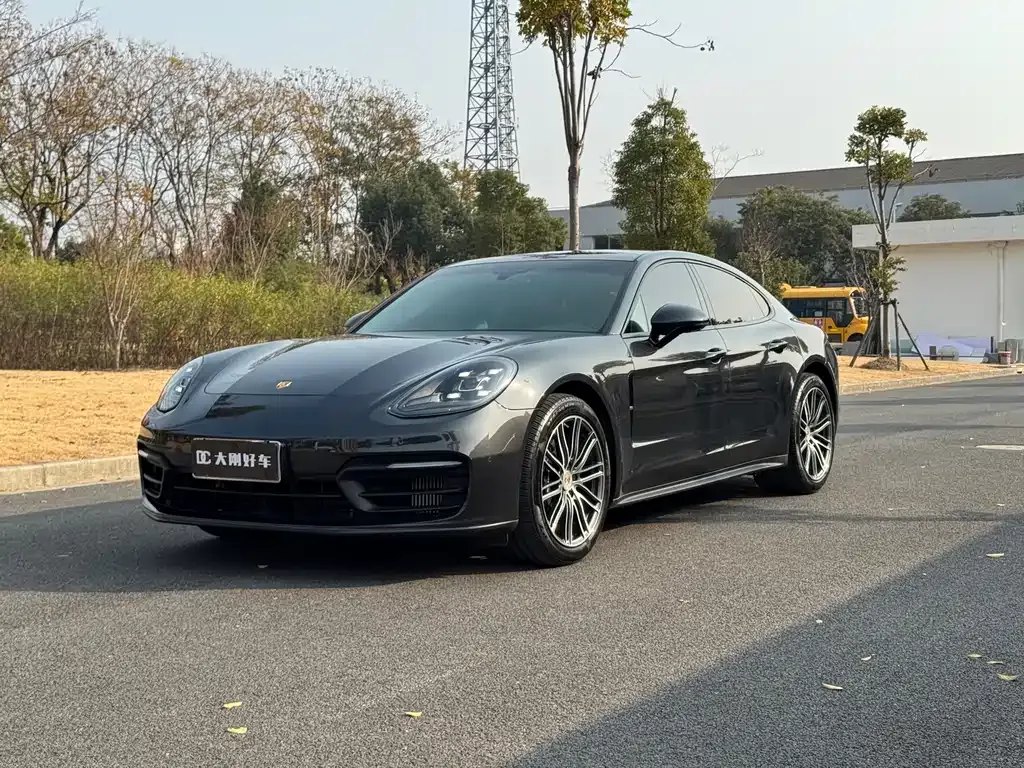 Porsche Panamera — фото 1