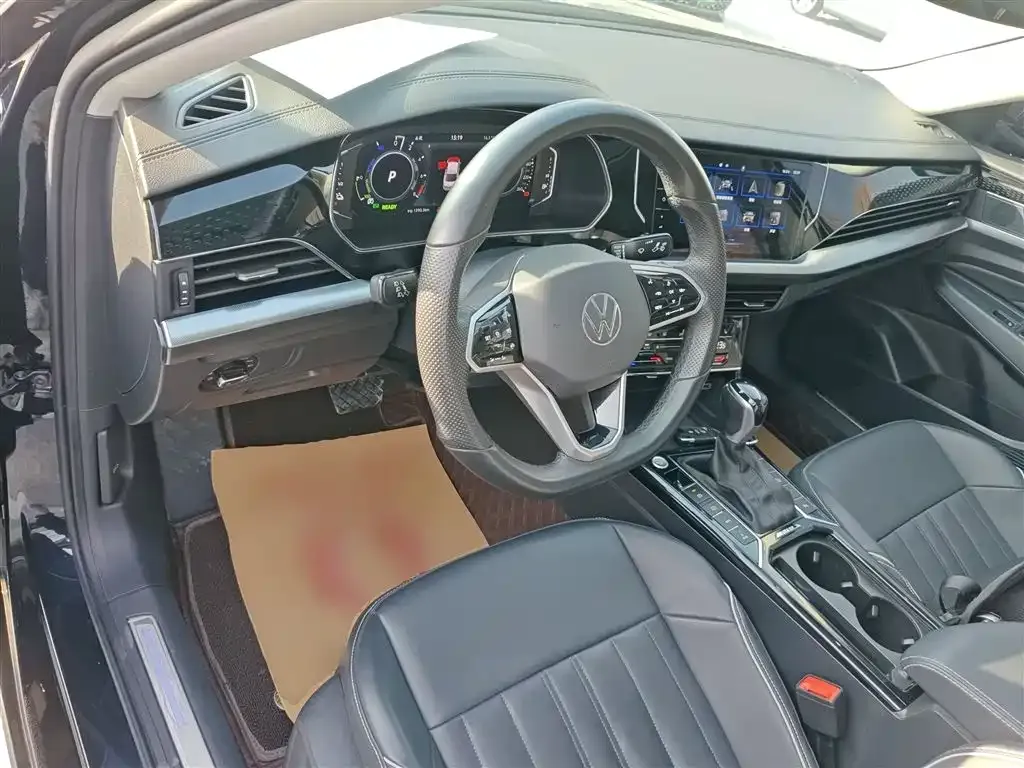 Volkswagen Passat New Energy — фото 10