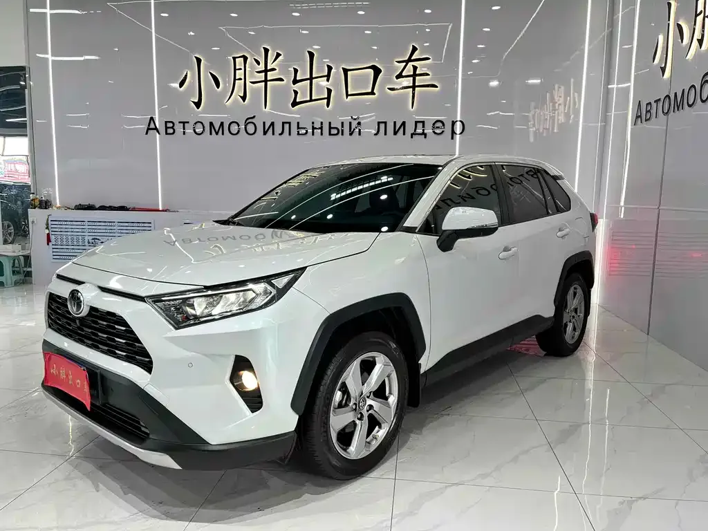 Toyota RAV4 — фото 1