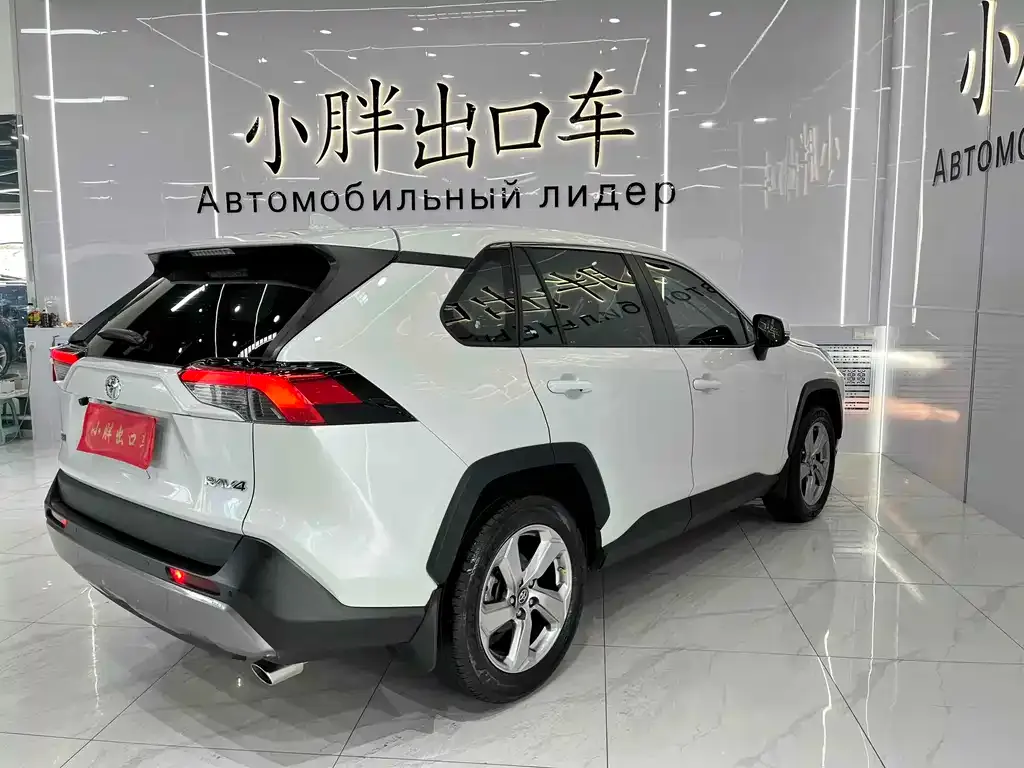 Toyota RAV4 — фото 2
