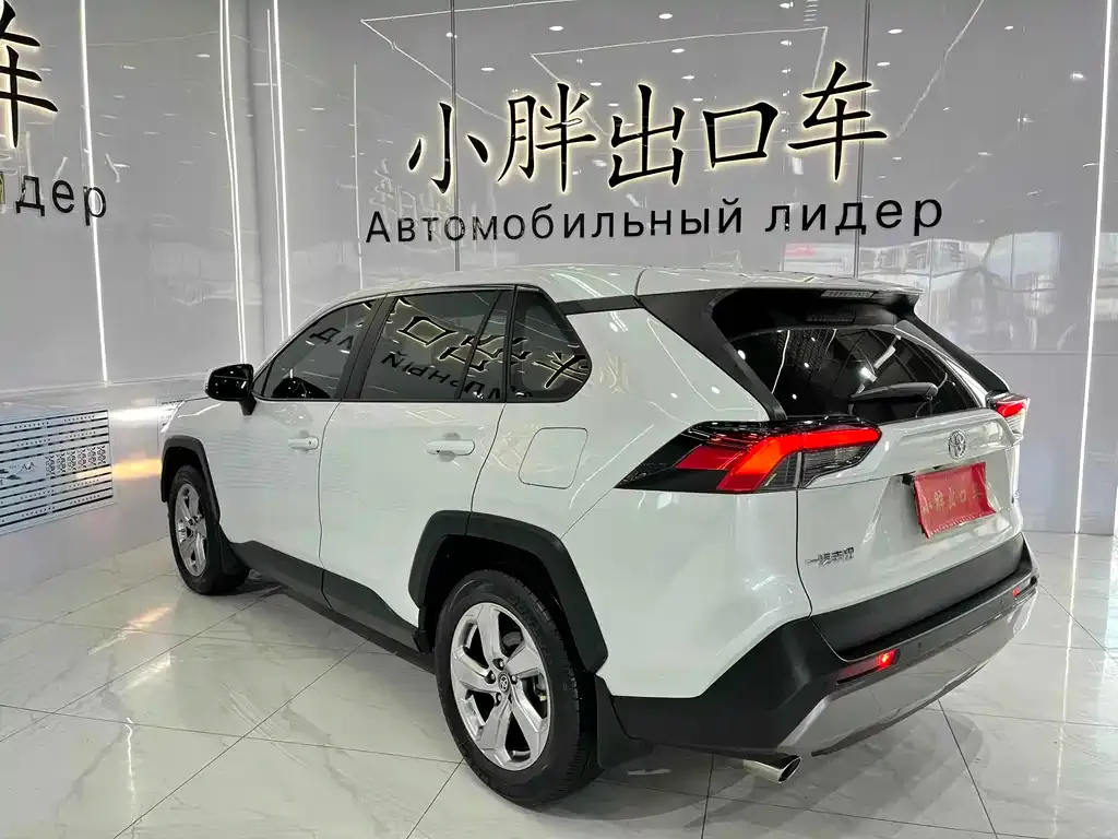 Toyota RAV4 — фото 7