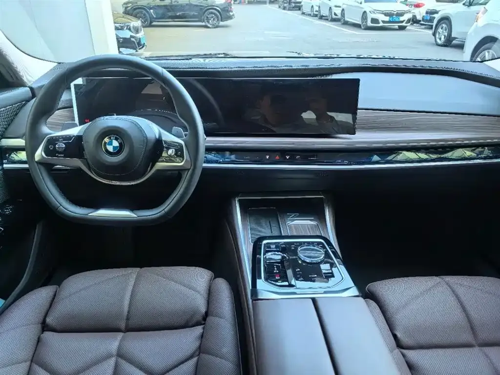 BMW 7 Series — фото 4