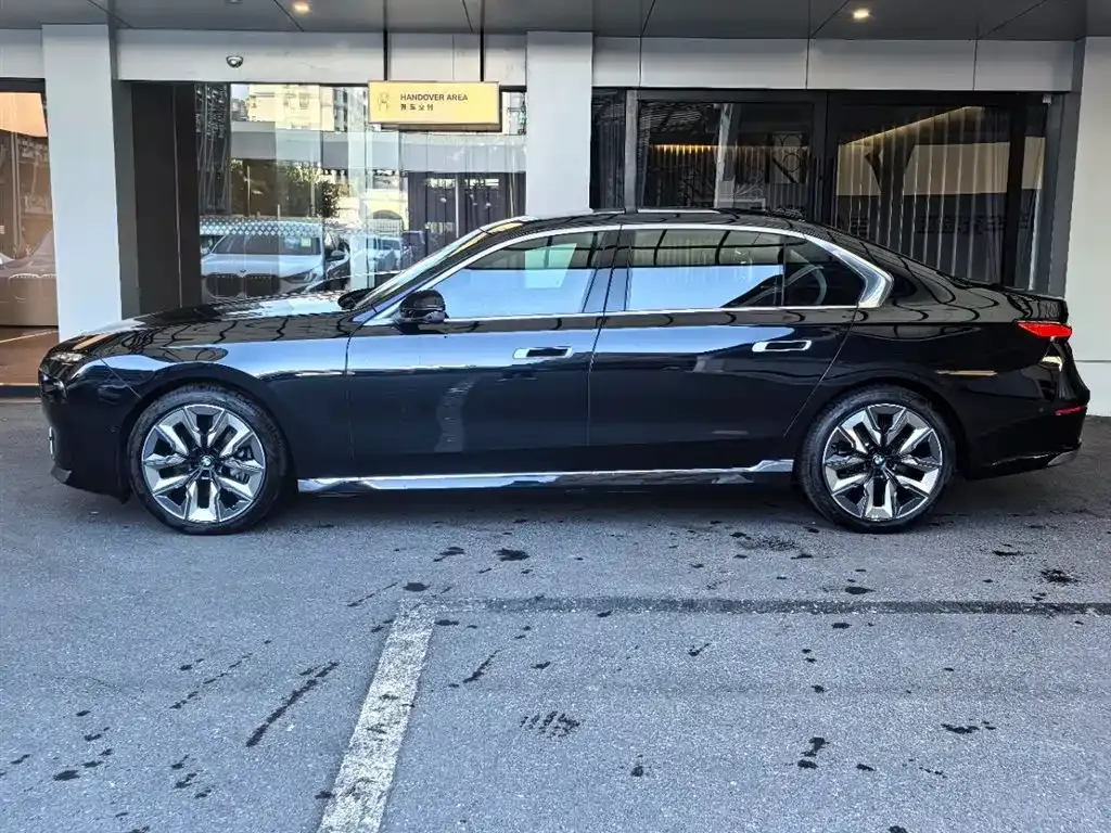 BMW 7 Series — фото 10