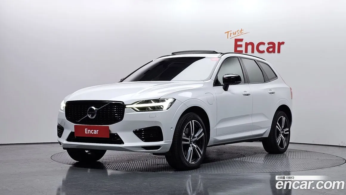 Volvo XC60 — фото 1