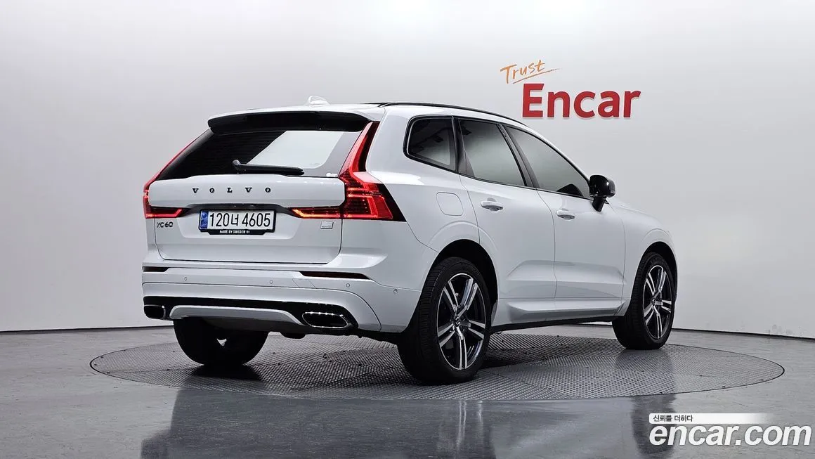 Volvo XC60 — фото 5