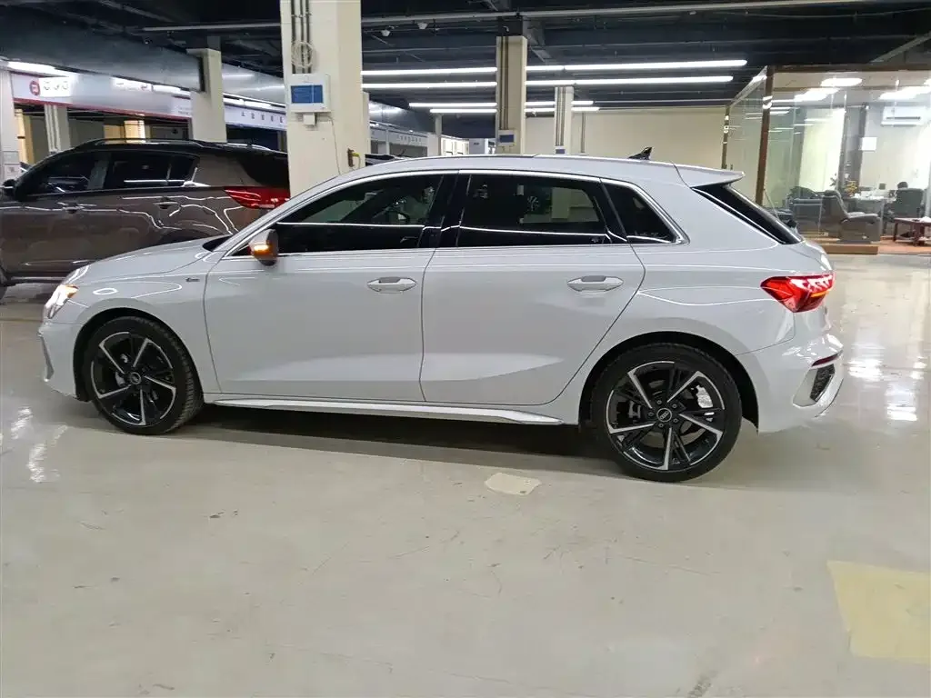 Audi A3 2024 из CN, фото 5