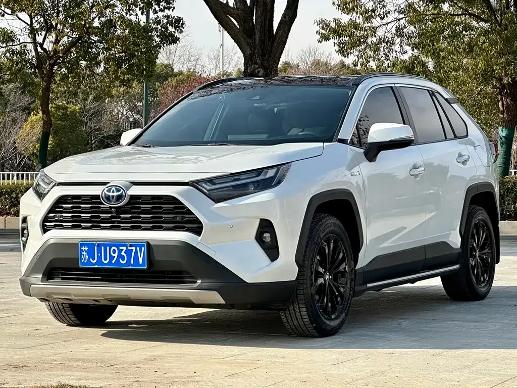 Toyota RAV4 — фото 1