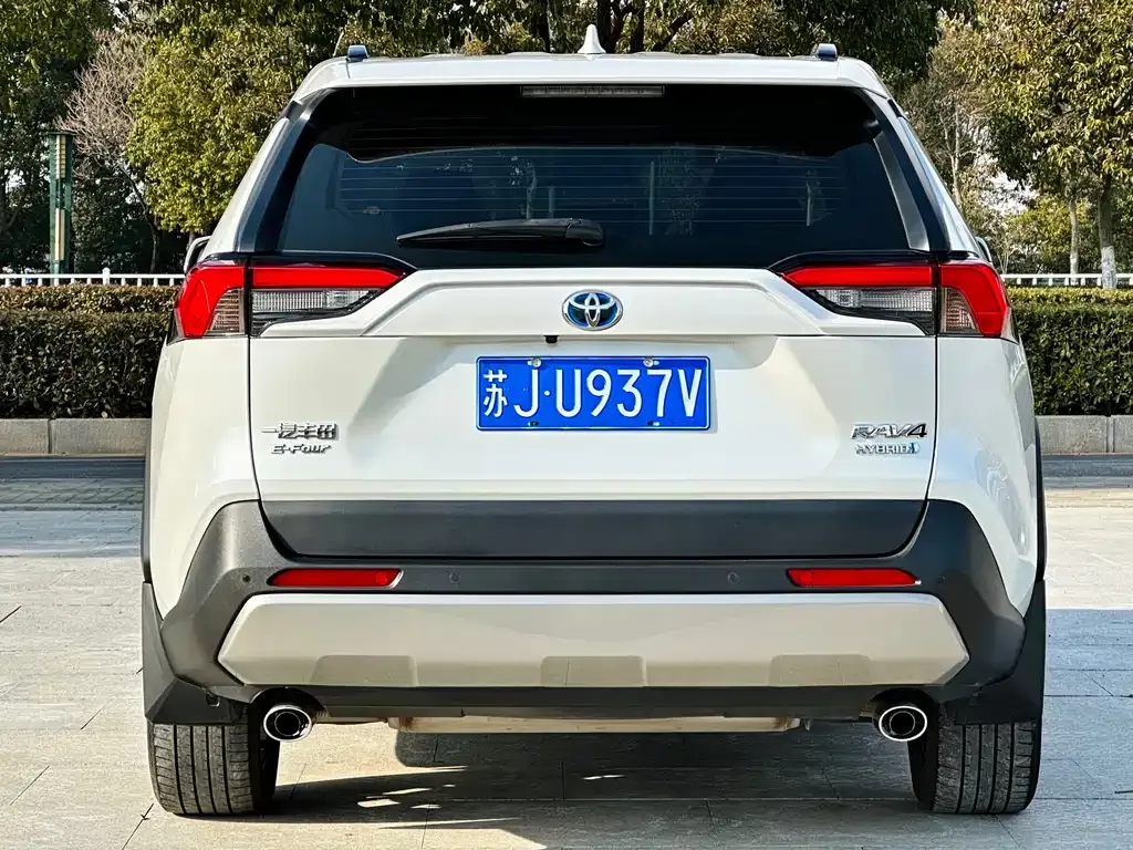 Toyota RAV4 — фото 7