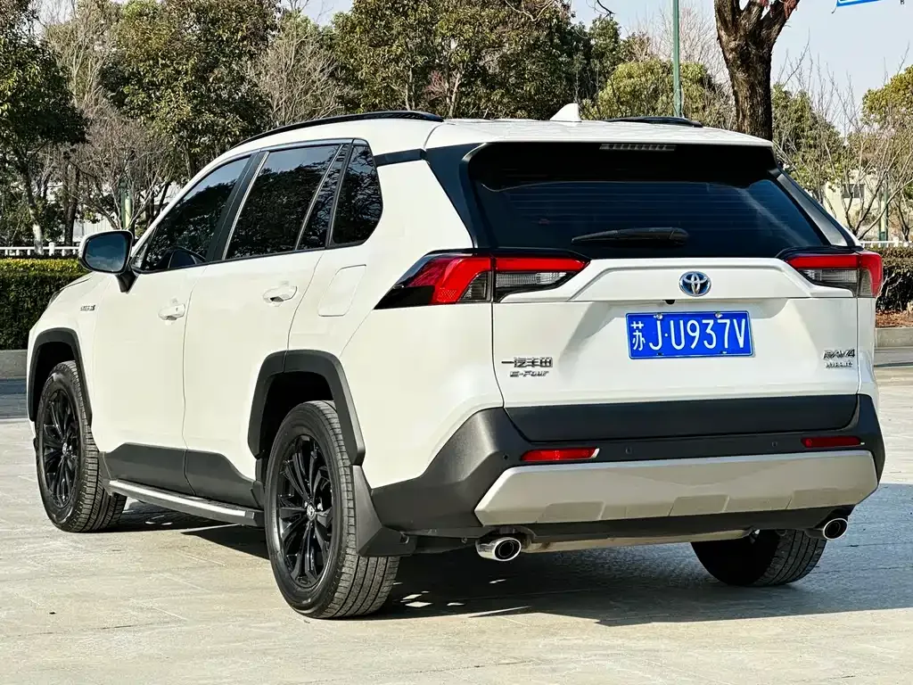 Toyota RAV4 — фото 6