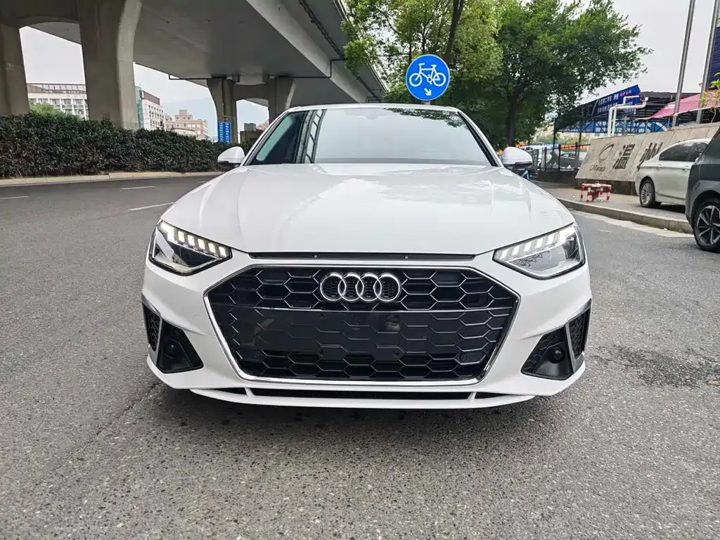 Audi A4L 2023 из CN, фото 2
