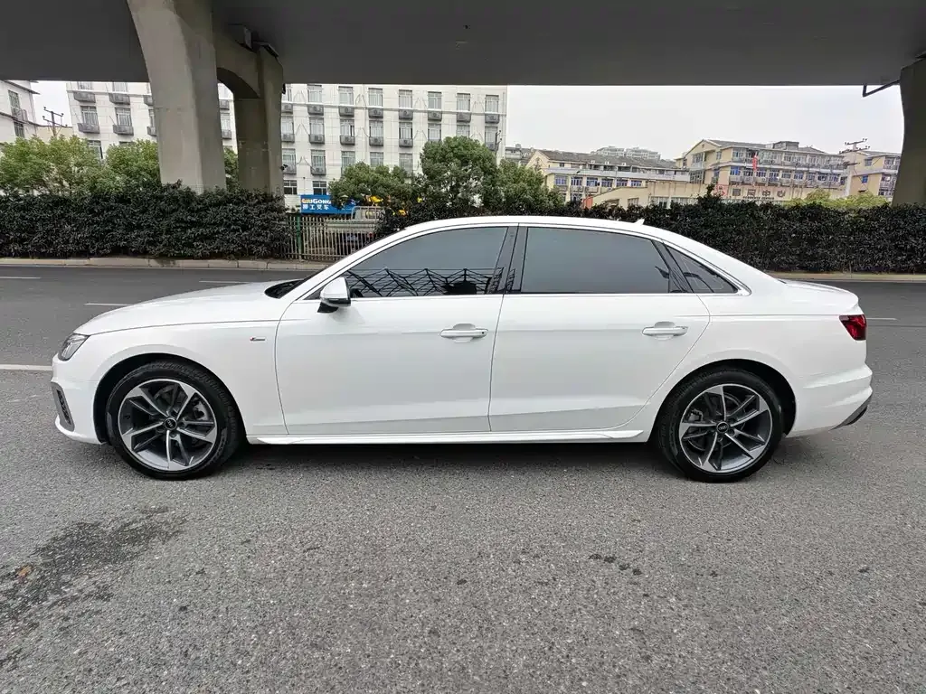 Audi A4L 2023 из CN, фото 9