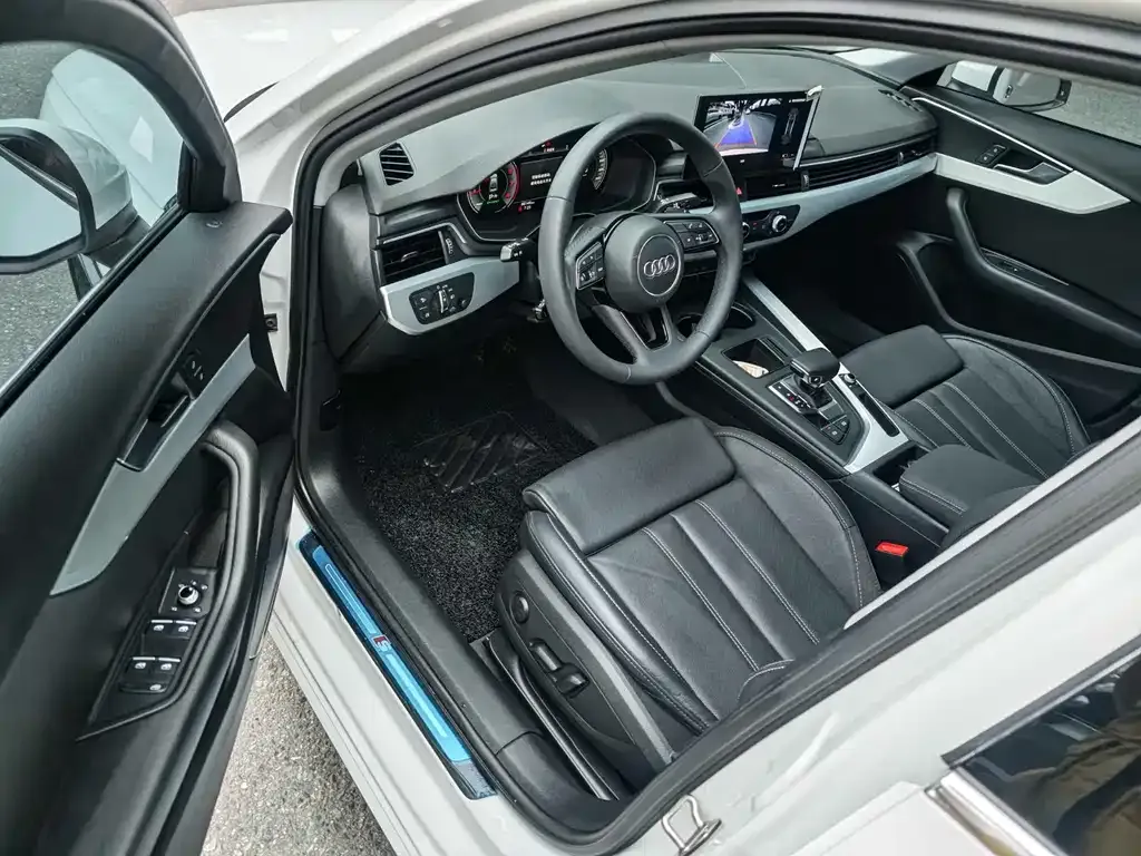 Audi A4L 2023 из CN, фото 3