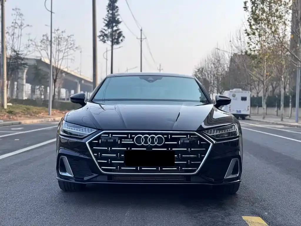 Audi A7L — фото 1