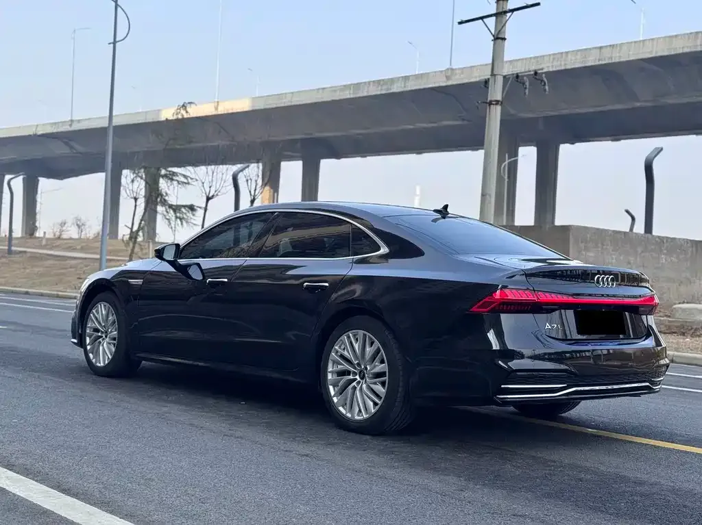Audi A7L — фото 8