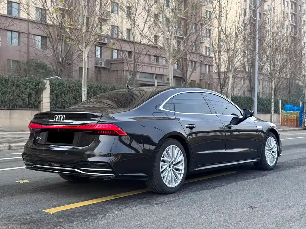 Audi A7L — фото 9