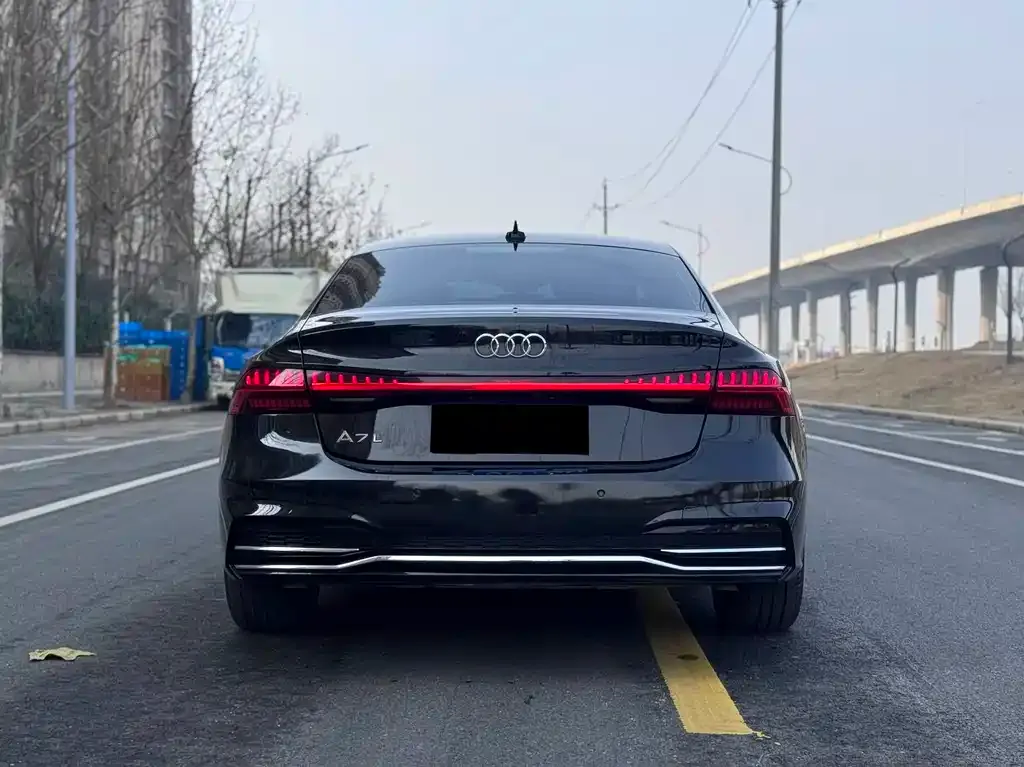 Audi A7L — фото 2