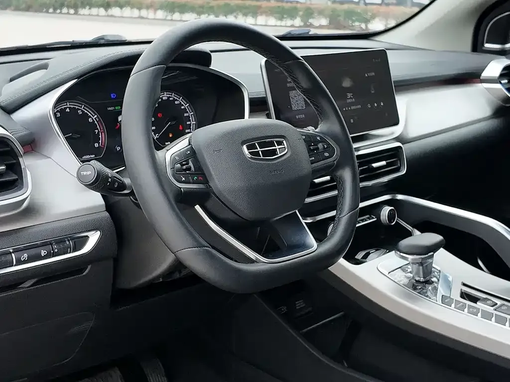 Geely Binyue — фото 10