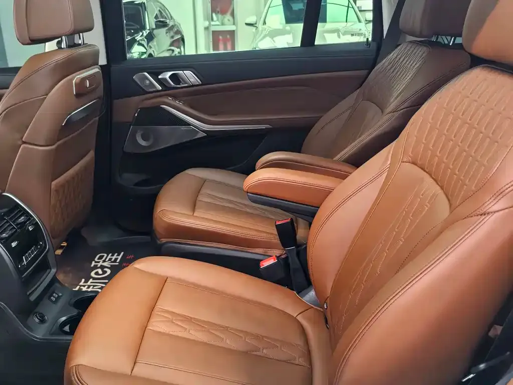 BMW X7 M60i 2023 из CN, фото 2