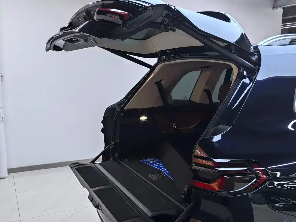 BMW X7 M60i 2023 из CN, фото 5