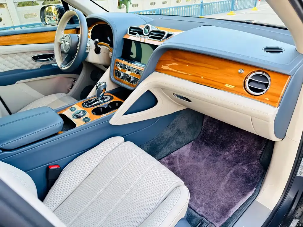 Bentley Bentayga 2021 из CN, фото 3