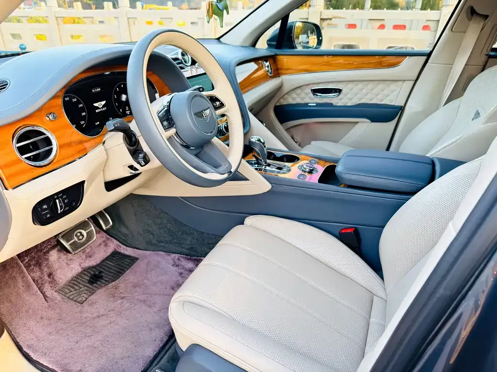 Bentley Bentayga 2021 из CN, фото 2