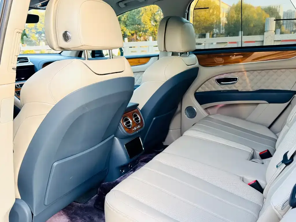 Bentley Bentayga 2021 из CN, фото 4