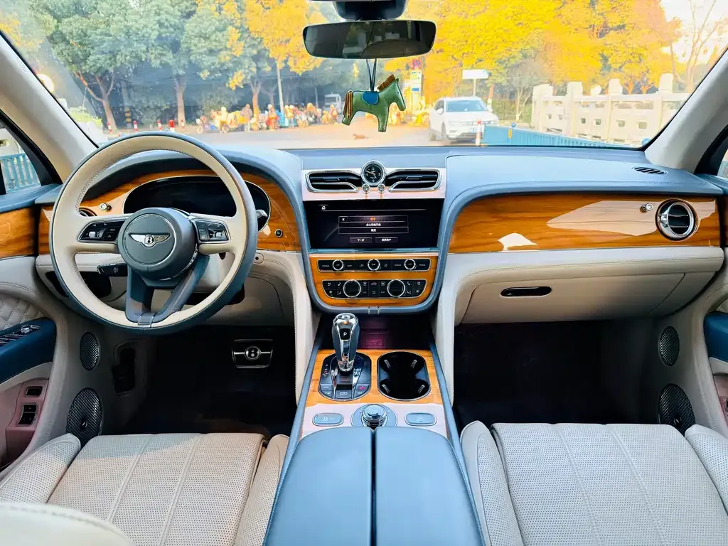 Bentley Bentayga 2021 из CN, фото 7