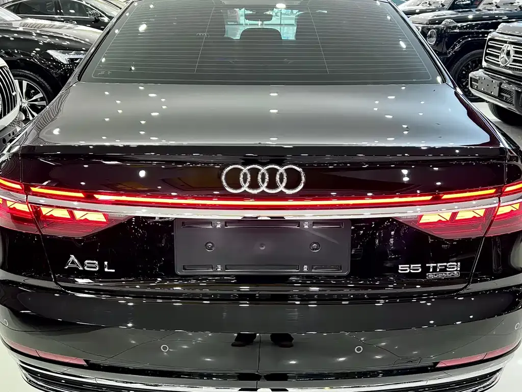 Audi A8 — фото 8