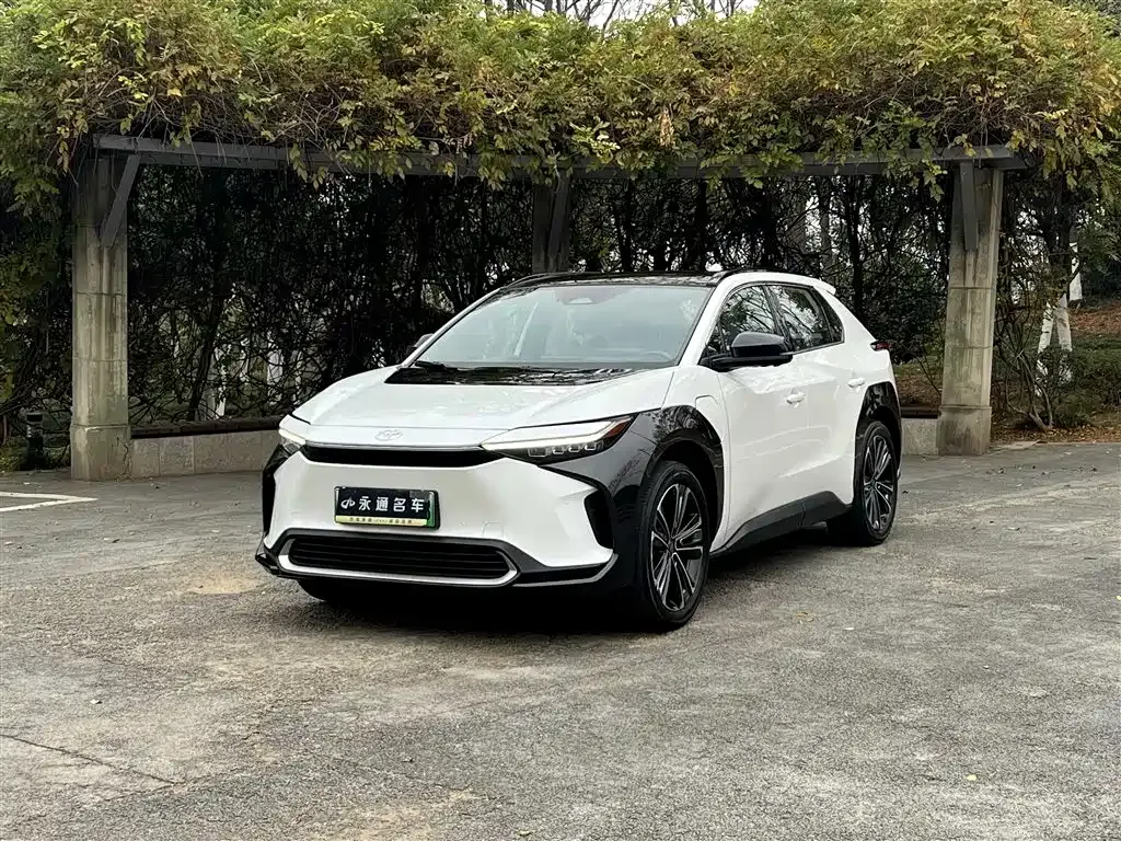 Toyota bZ4X 2022 из CN, фото 1