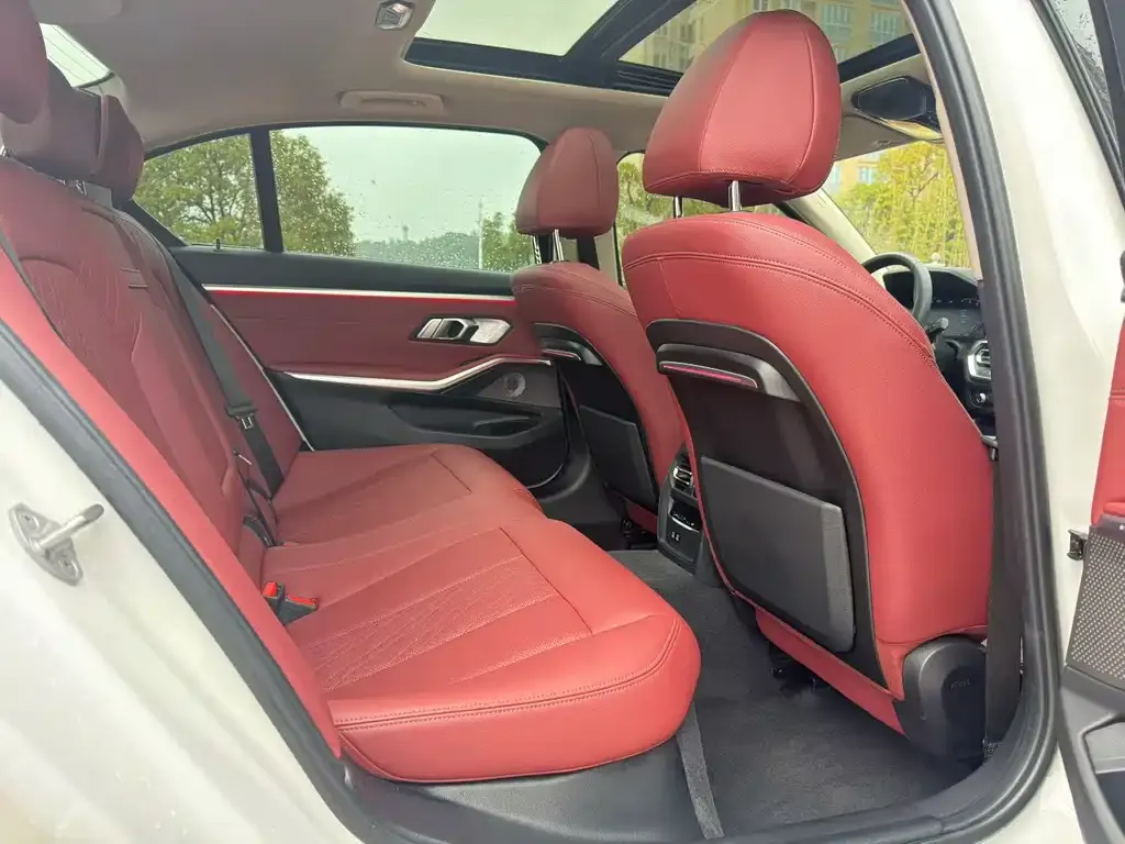 BMW 3 Series 2023 из CN, фото 2