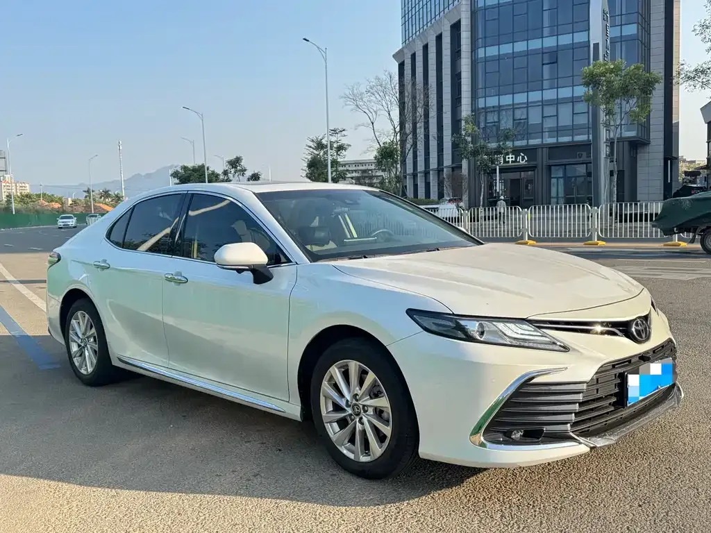 Toyota Camry — фото 3