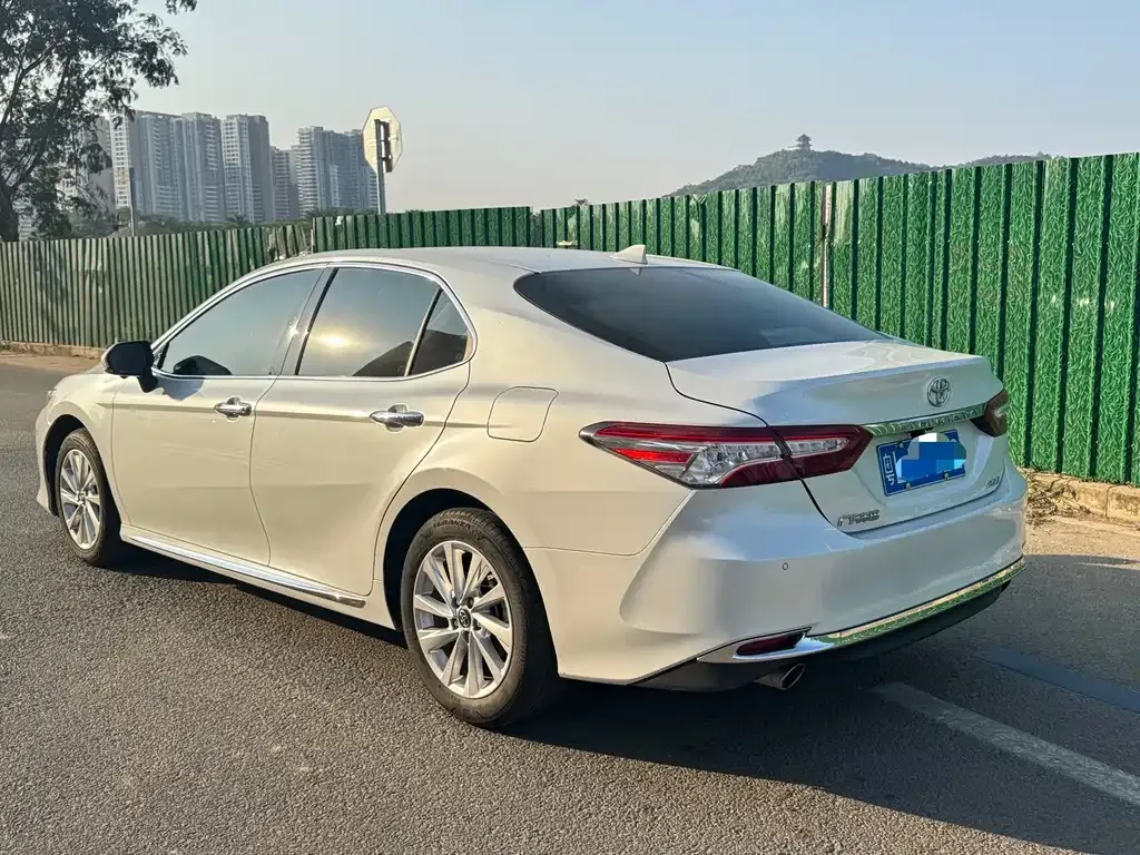 Toyota Camry — фото 9