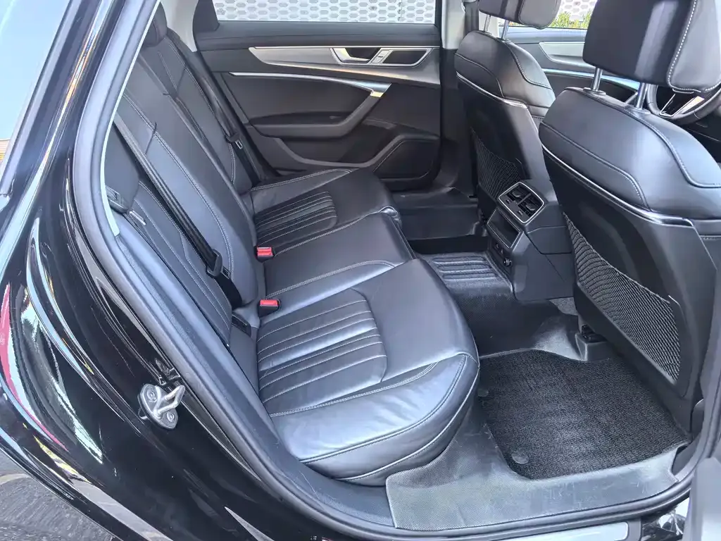 Audi A6L 2023 из CN, фото 3