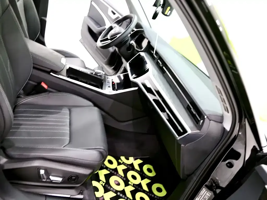 Audi A6L 2023 из CN, фото 10