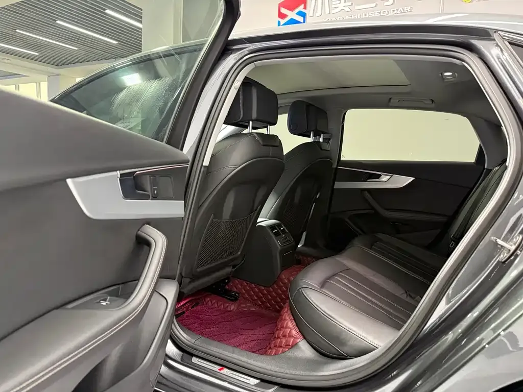 Audi A4L 2022 из CN, фото 8