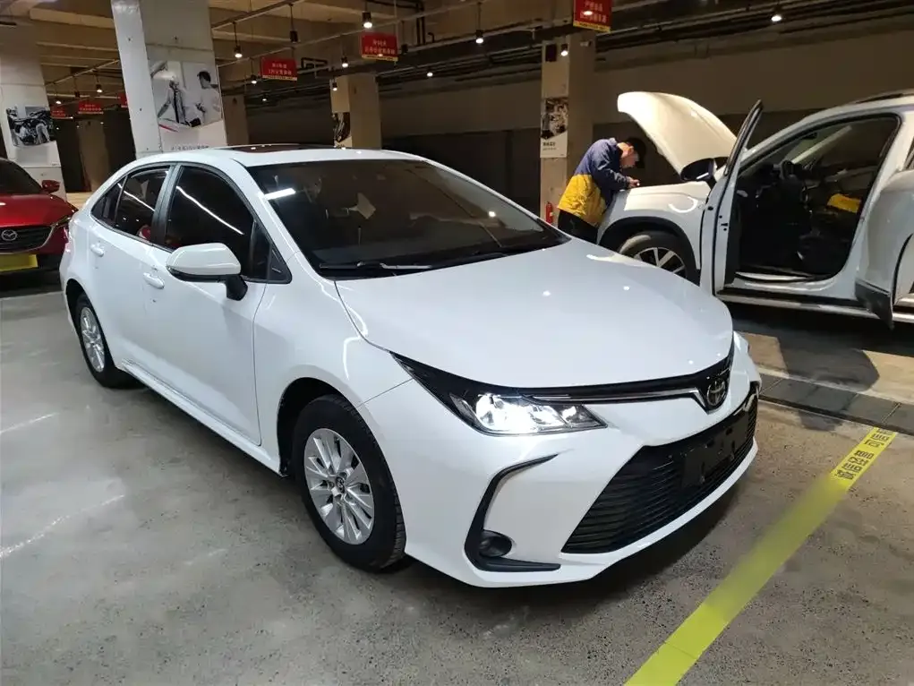 Toyota Corolla — фото 4