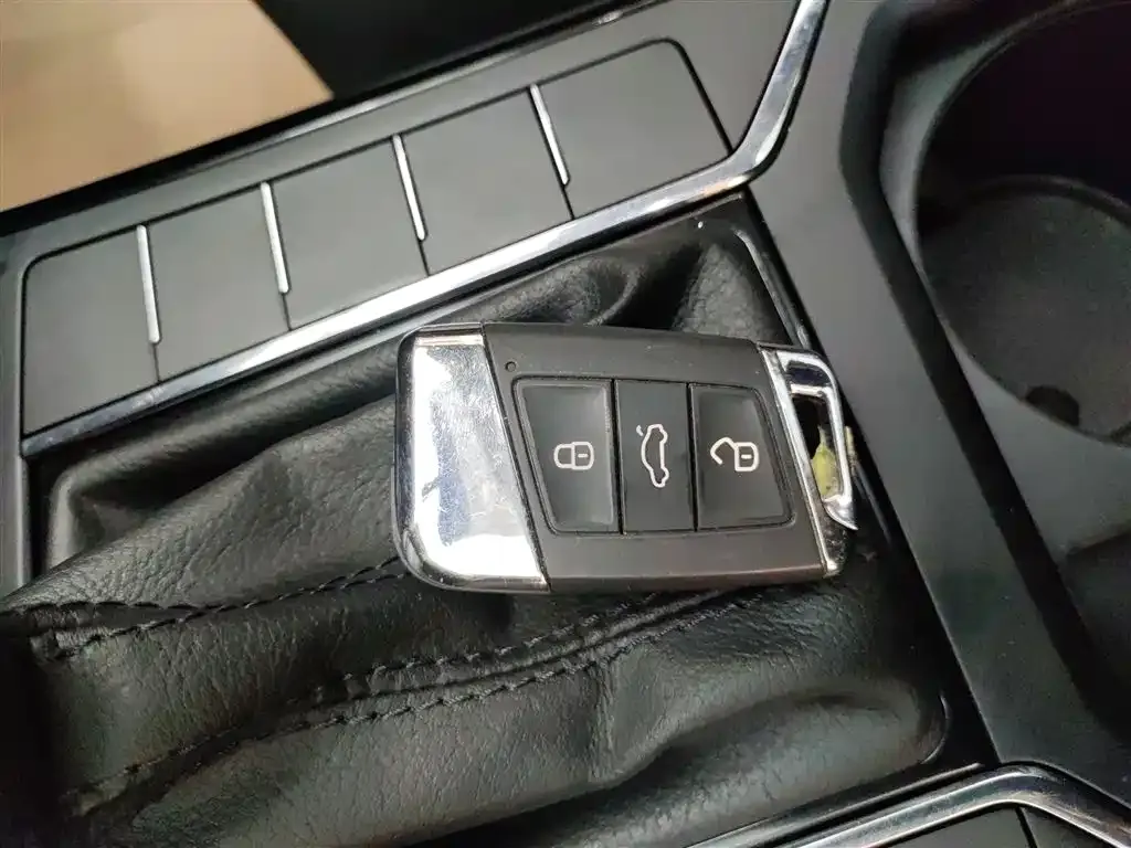 Volkswagen Passat — фото 6