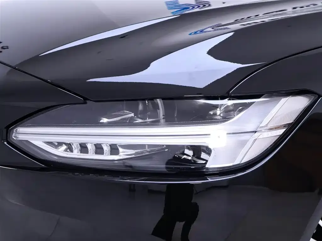 Volvo S90 2025 из CN, фото 2